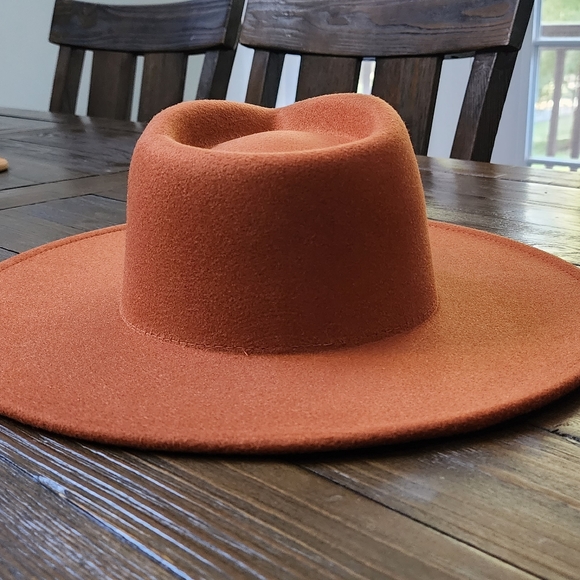 NWOT Solid Regular Brim Fedora with Adjustable Sizing - Picture 2 of 11